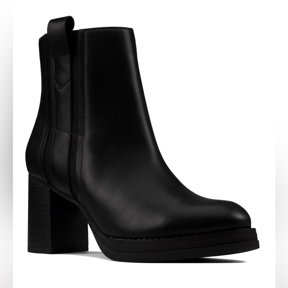 Clarks Mabel Block Heel Chelsea Boots